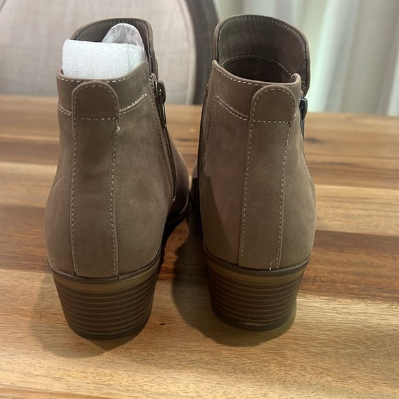 MIA Joslyn brown booties, size 9 - Picture 4 of 7